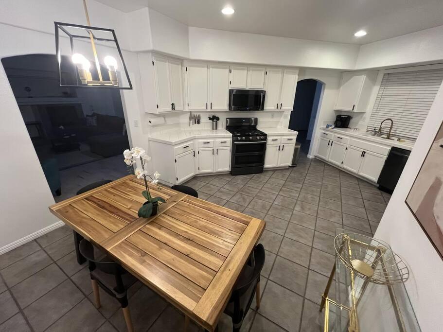 Pet Friendly Home Near Hospitals Moreno Valley Esterno foto
